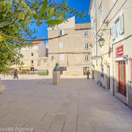 House Plaza Near Паг