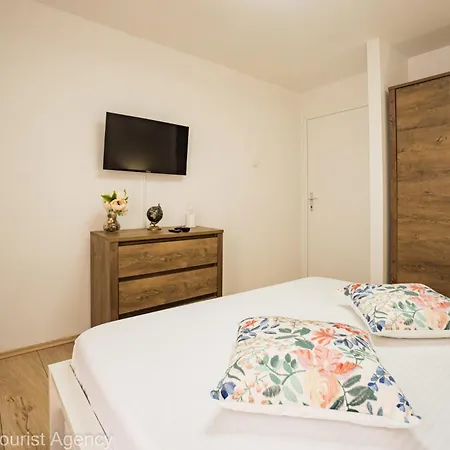 House Plaza Near パグ