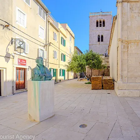 House Plaza Near * Pag Town